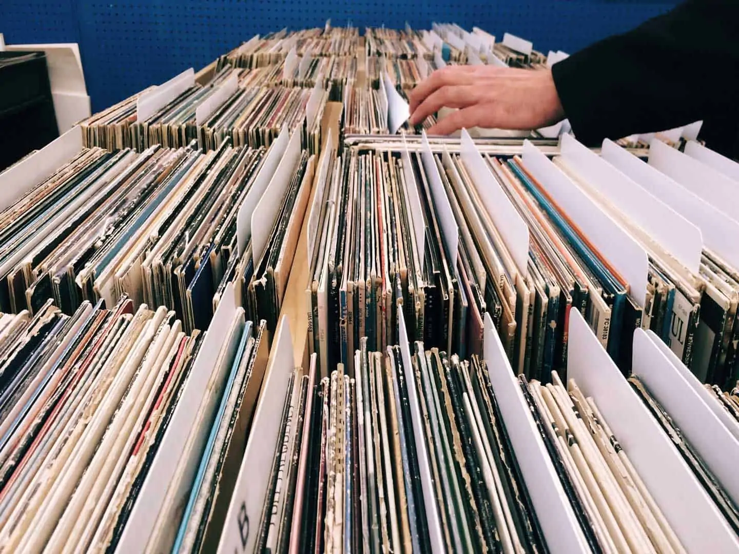 how to store vinyl records flat or upright